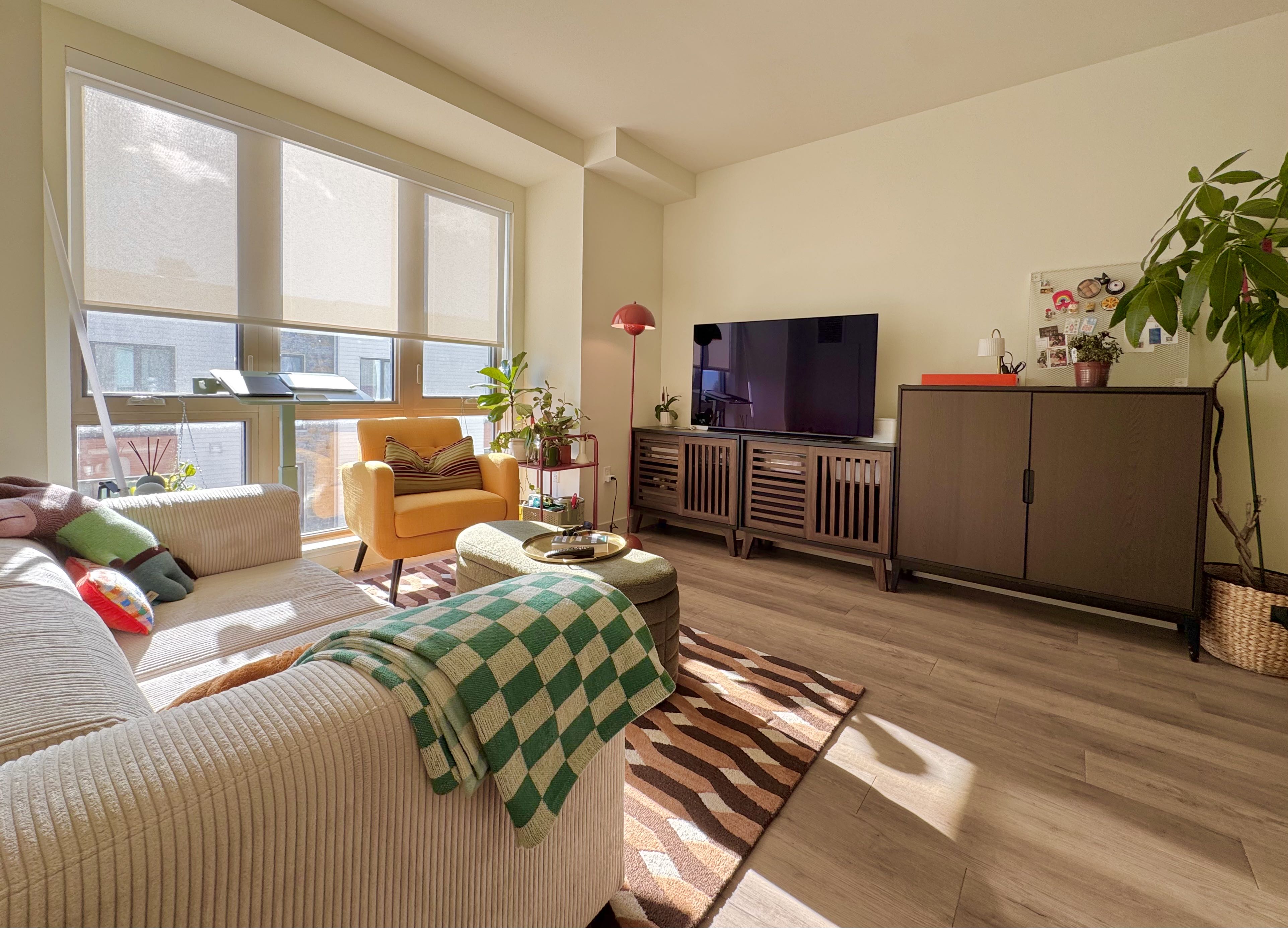 Newton Modern Cozy Primary BD w/Walk-in Closet